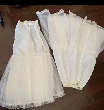 화이트 튤 파니에 레이스 부착