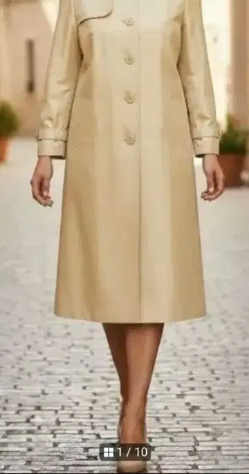 베이지 광택 코트 버튼 포함
