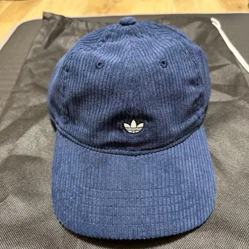 adidas 네이비 코듀로이 캡