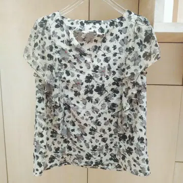 ROSE BUD 꽃무늬 상의