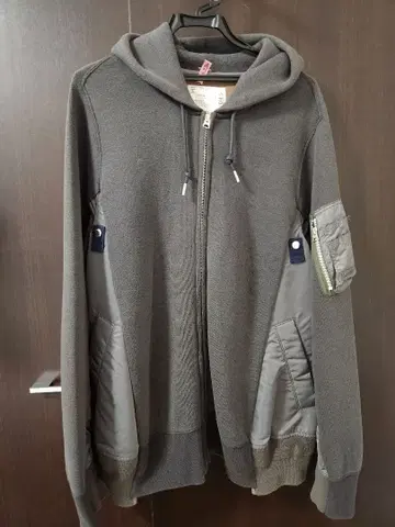 sacai 후드티