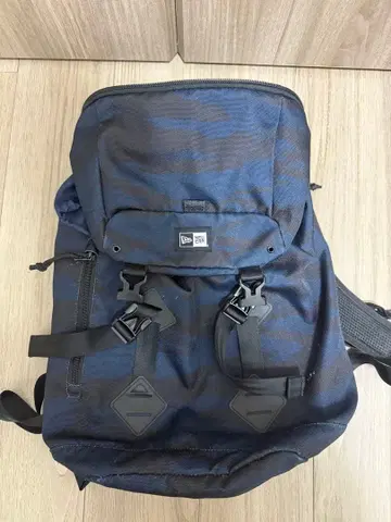 뉴에라 네이비 카모플라쥬 백팩