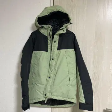 후드 부착 다운 자켓 올리브 그린/블랙