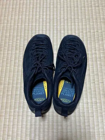 KEEN 블랙 스니커즈