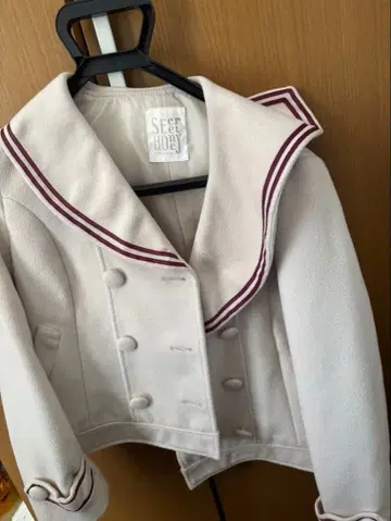 세일러 카라 크림색 숏 자켓