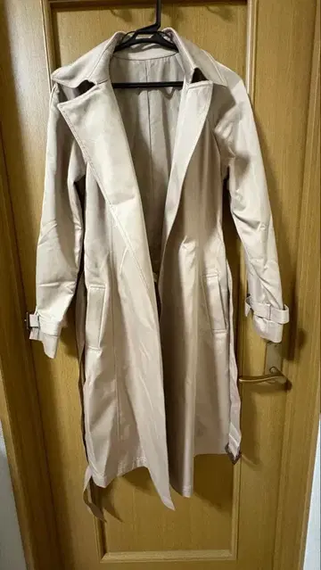 베이지 벨트 롱 트렌치코트