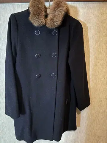 폼포네트 네이비 컬러 퍼 장식 코트