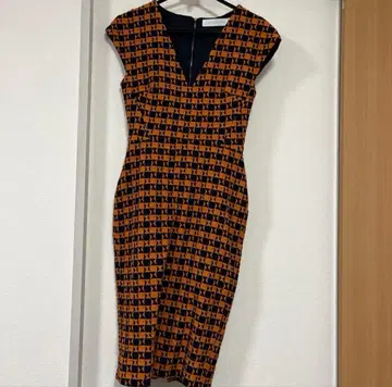 빅토리아 베컴 반팔 무릎 기장 원피스