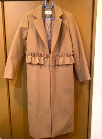 [ 미사용 ] MIM 프릴 디자인 롱 코트 카멜