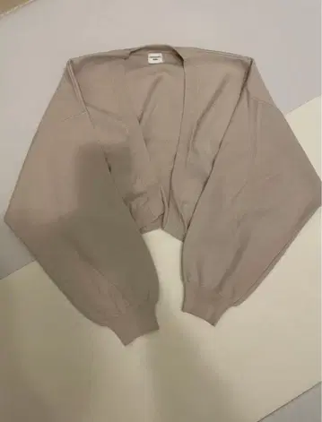 숏 기장 가디건