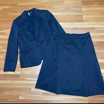 네이비 싱글 버튼 스커트 수트