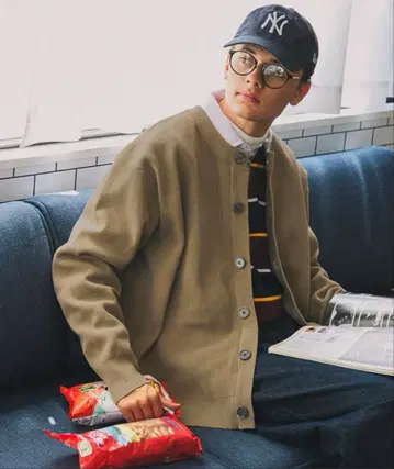 새상품 엠마 클로즈 드롭 숄더 루즈 니트 가디건