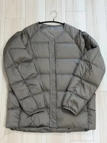 유니클로 리사이클 다운 자켓 베이지 XL 사이즈