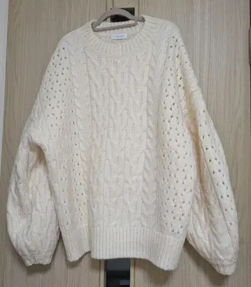 유나이티드 애로우즈 아이보리 케이블 짜임 니트 스웨터