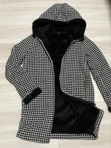 후드 부착 롱 코트 블랙 화이트 체크