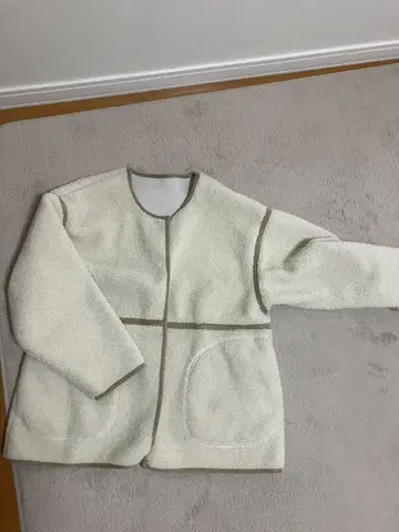 화이트 보아 플리스 무스탕 코트