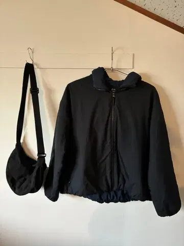 유니클로 UNIQLO 라이트 패디드 후드티 미니 숄더 세트