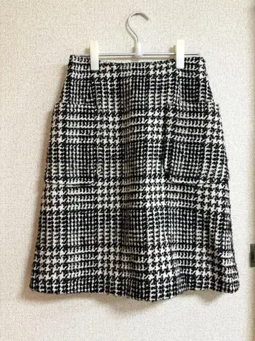 새상품-TOTALITE 트위드 A라인 스커트