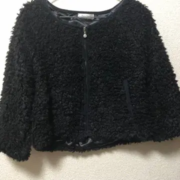 Rosa Cheri 미니 기장 루프 보아 자켓 / 블랙