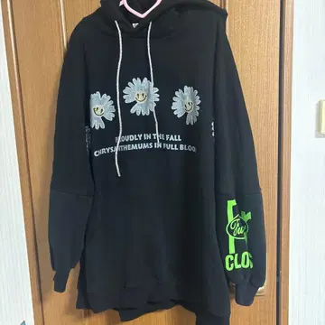 꽃과 스마일 스톤 장식 속기모 블랙 후드티