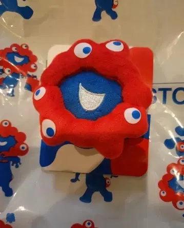 새상품 EXPO 2025 미야쿠미야쿠  배지 (미야쿠미야쿠 페이스)