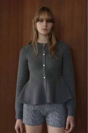 thetoe 페플럼 가디건 M 사이즈