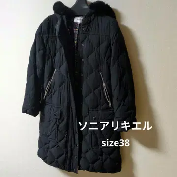 퍼 달린 블랙 다운 자켓