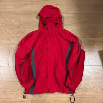 빨간색 나일론 자켓 후드 부착