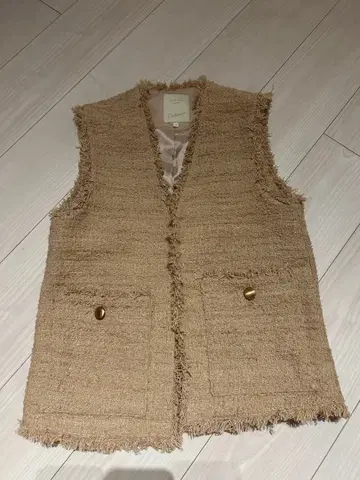 빔즈 베이지 프린지 베스트 골드 버튼