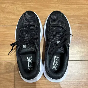 UNDER ARMOR W Charged Surge 4 WIDE 24.0