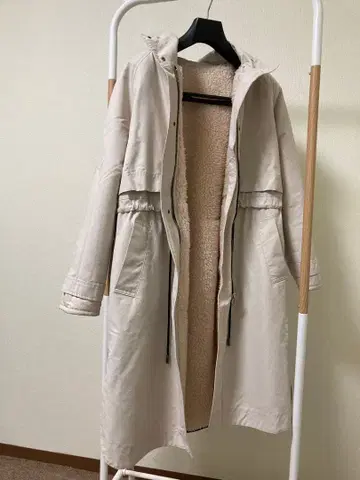 Lallia Mu 후드 부착 롱 코트