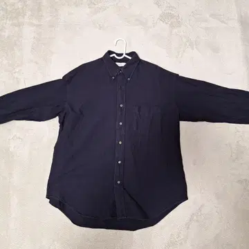 네이비 버튼 다운 긴팔 셔츠