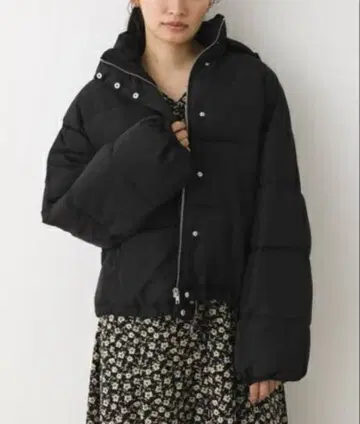 AVAN LILY 블랙 다운 자켓 FREE