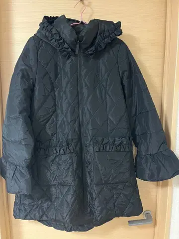 미사용 새상품 앤드러브 프릴 다운 자켓