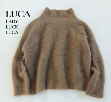 루카 레이디 랙 루카 라쿤 니트 모카 브라운 하이넥 베이지