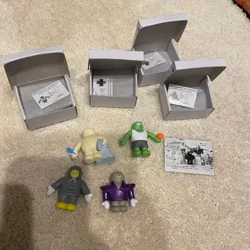 the tomodachi ! 캡슐 토이 피규어 4개