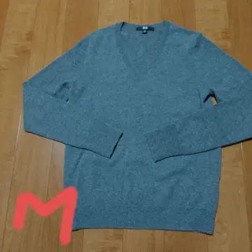 유니클로 캐시미어 스웨터 V넥, 라이트 그레이 M 사이즈