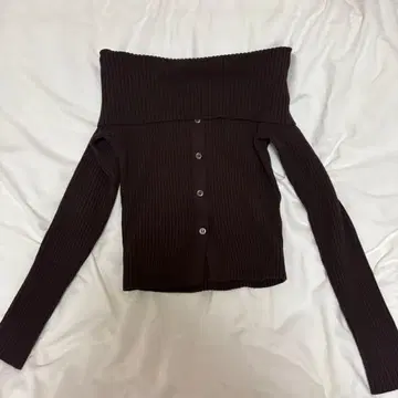 h&m 다크 브라운 오프숄더 스웨터