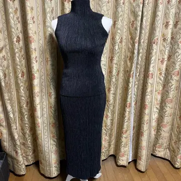 다크 그레이 플리츠 셋업 4