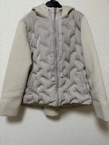 새상품 이번 시즌 모 브랜드 샘플 상품 텐트 퀼팅 다운 자켓 베이지