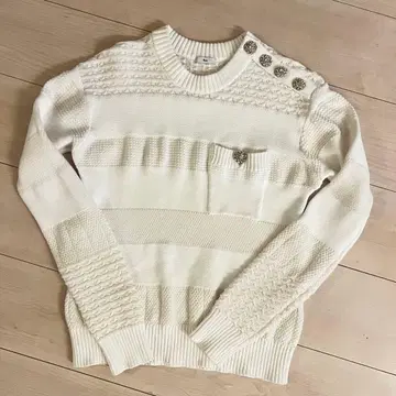 Sov. 소브 비쥬 버튼 니트 화이트