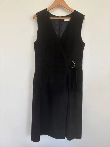 anySiS 에니시스 블랙 벨로아풍 무릎 기장 원피스 원플리츠