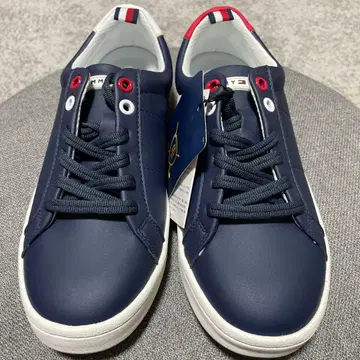 TOMMY HILFIGER 네이비 스니커즈