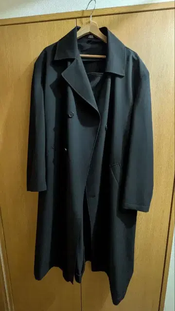 ZARA 블랙 체스터 코트