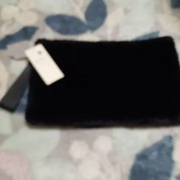 earth 블랙 인조 모피 파우치