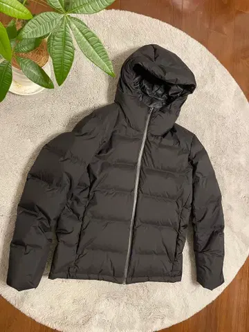 유니클로 심리스 다운 자켓