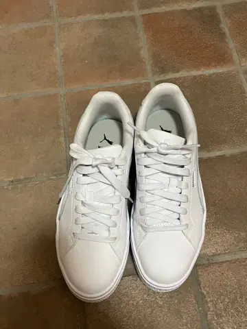 PUMA 화이트 스니커즈