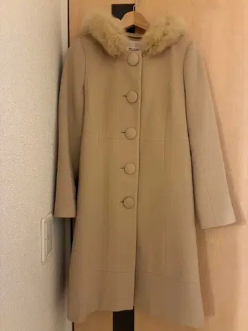 데뷔 피오레 베이지 롱 코트 데뷔 피오레 코트