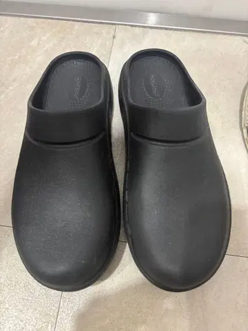 블랙 슬리퍼 샌들 우포스 oofos