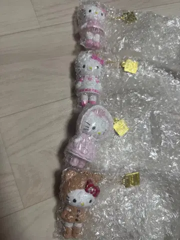 헬로키티 키링 4개 세트